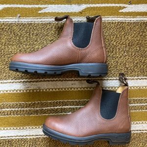 Women’s brand new Blundstones